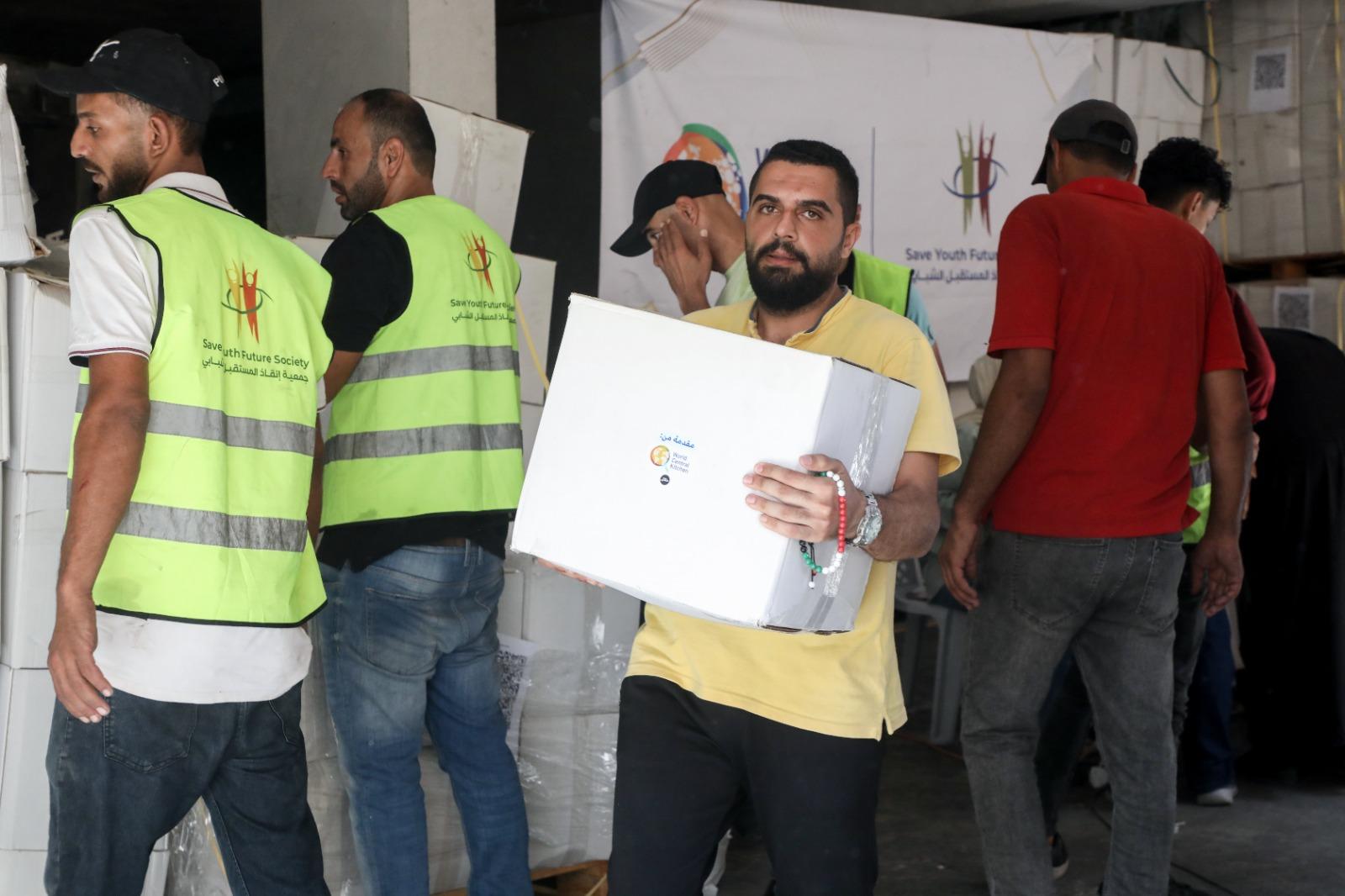 توزيع 3,000 طرد غذائي في غزة Distribution of 3,000 Food Parcels in Gaza